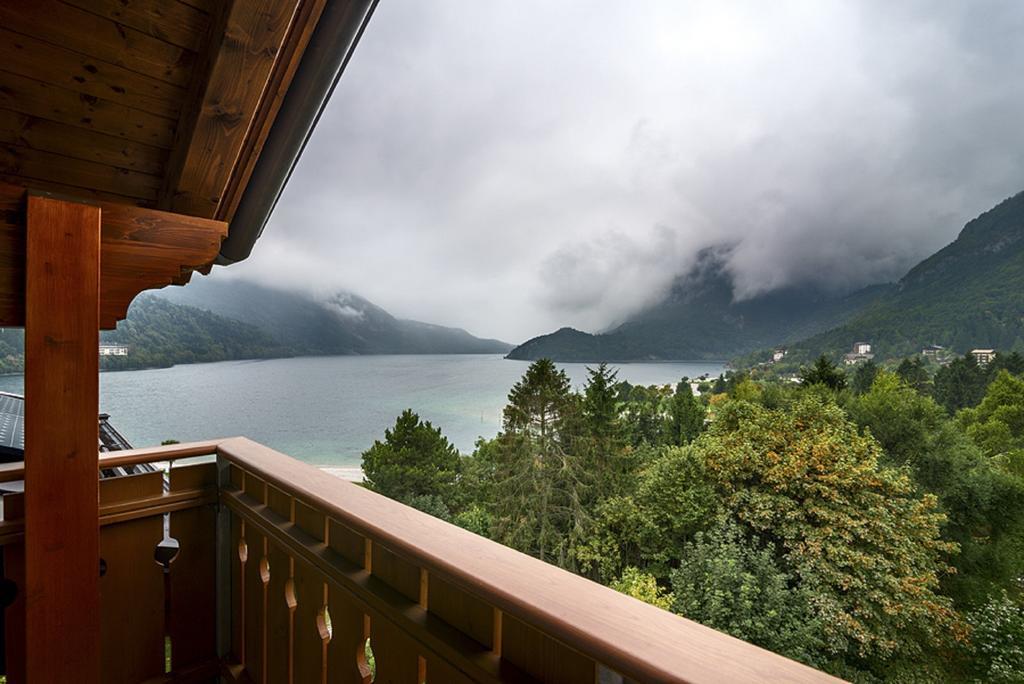 Lake&Nature Hotel Gloria Molveno Pokoj fotografie